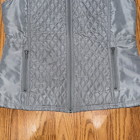 Relativity Light Grey Vest (Medium) - Picture 2 of 6